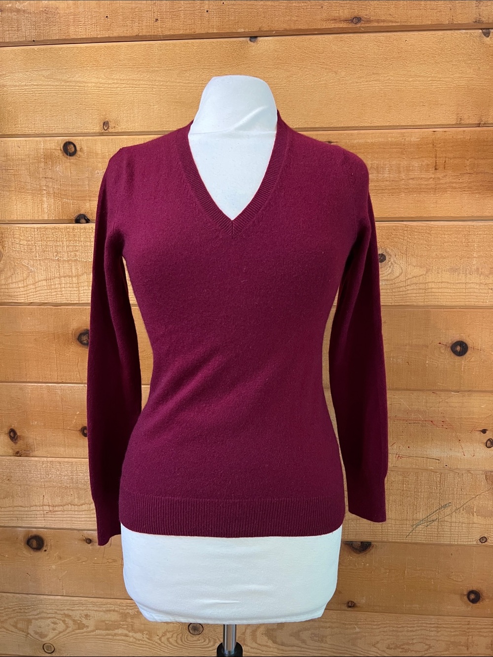 Uniqlo v neck sweater NWOT